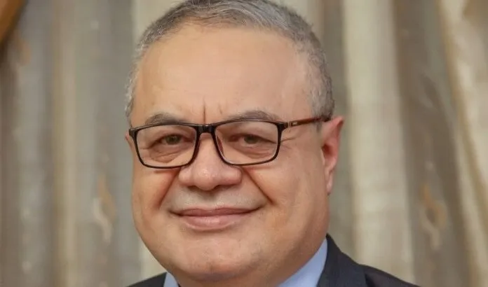 Un escritor sirio llama al gobierno de Damasco a colaborar con la iniciativa de la AANES
