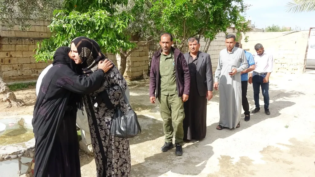 El AA de la región del Éufrates visita a las familias de los mártires en el segundo día de Eid al-Fitr