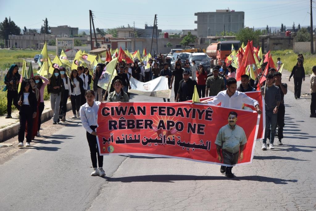 ​​​​​​​Protestan contra el aislamiento del líder en la región del Éufrates