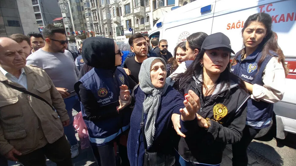 Policía turca ataca manifestación de sábado madres