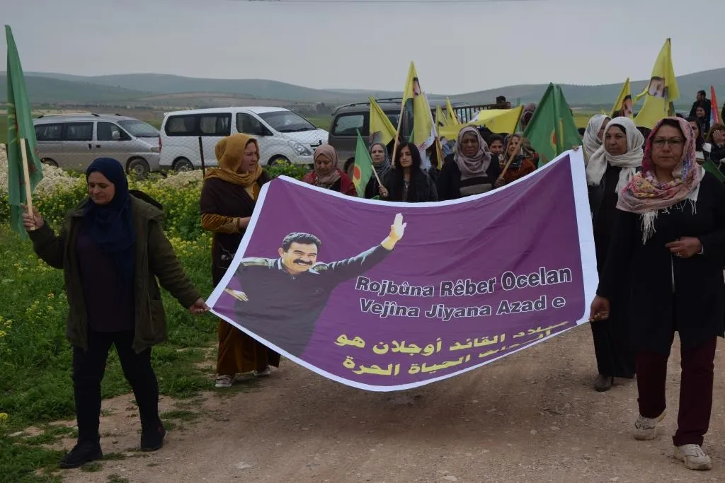 Celebran actividades por el cumpleaños del líder Ocalan