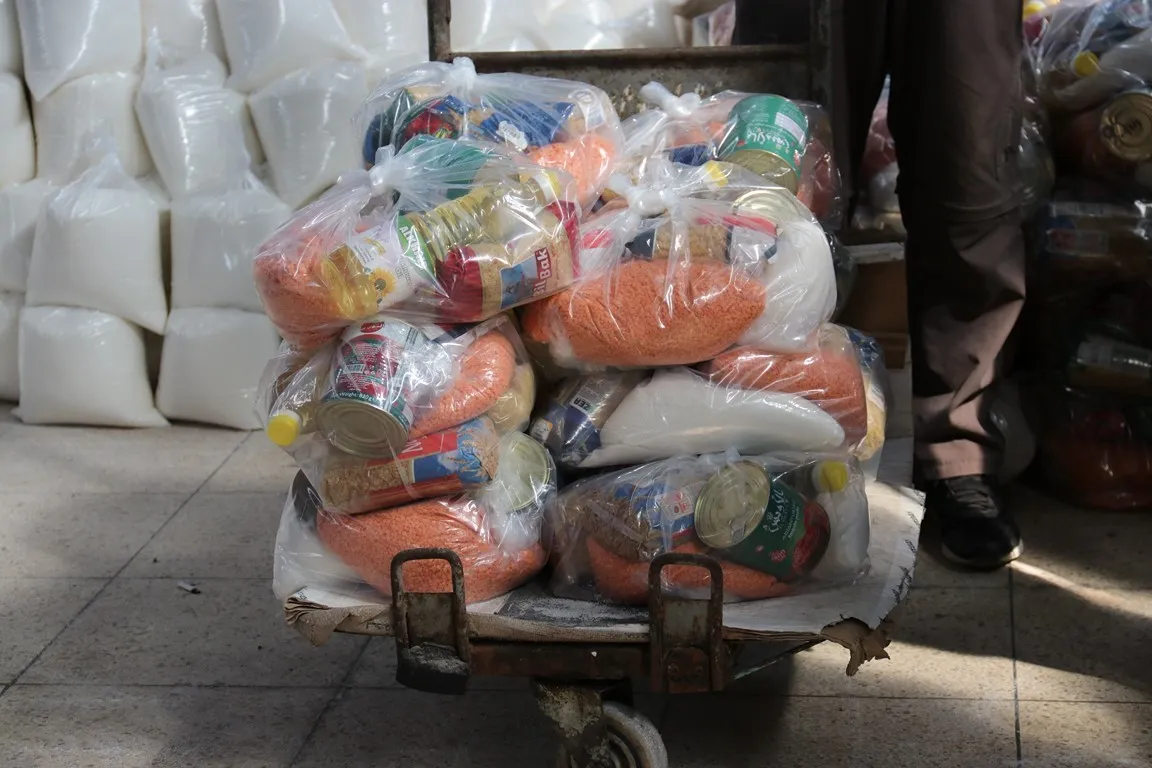 Los residentes del cantón de Şehba reciben ayuda humanitaria