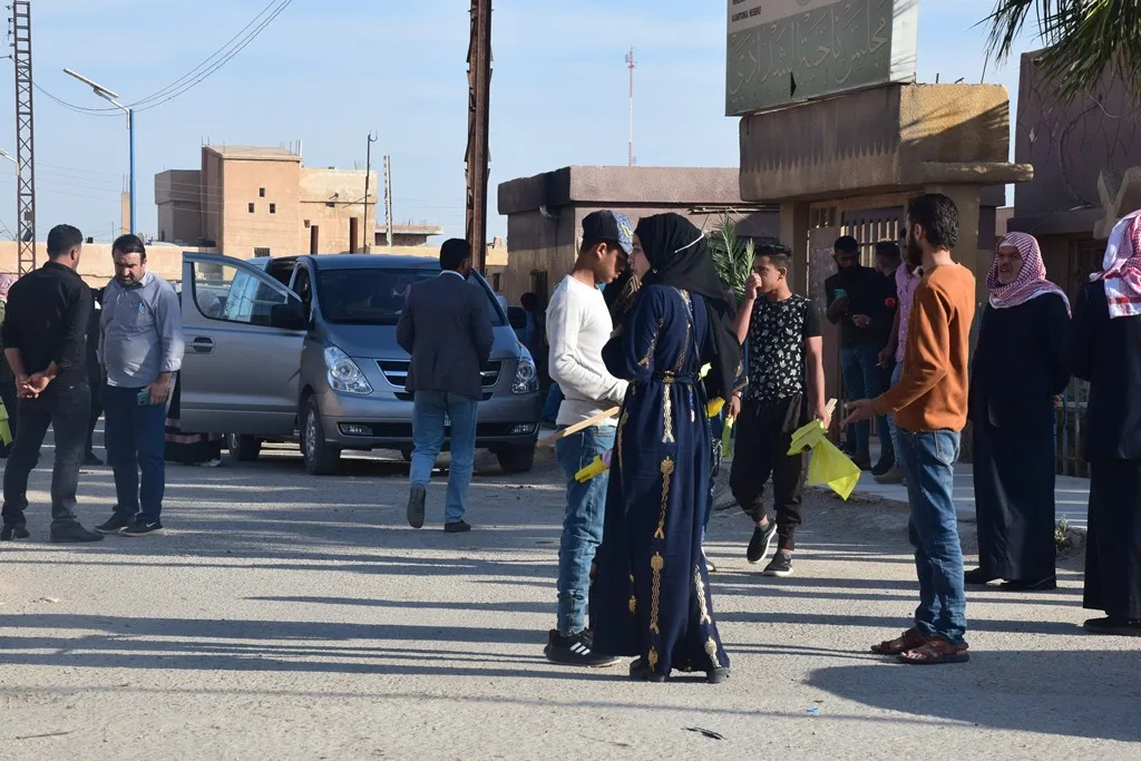 ​​​​​​​Grandes multitudes se dirigen a la ciudad de Qamishlo