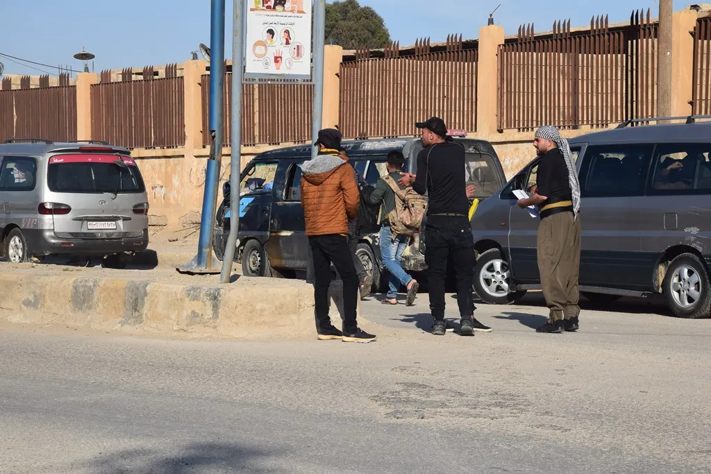 ​​​​​​​Grandes multitudes se dirigen a la ciudad de Qamishlo