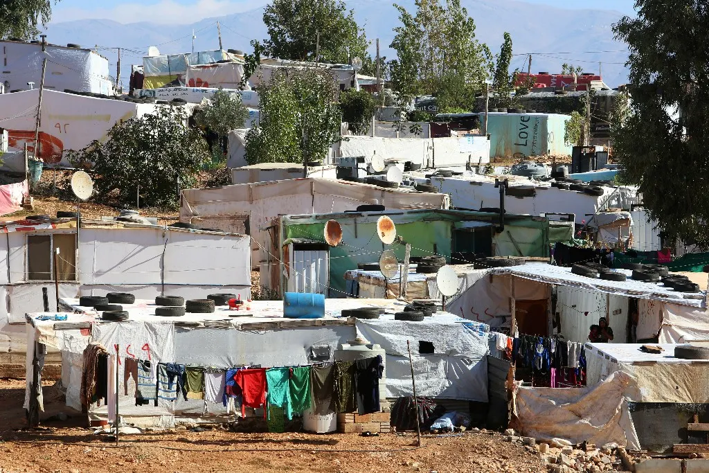 Refugiados sirios en Líbano elogian el intento de la AANES de acogerlos