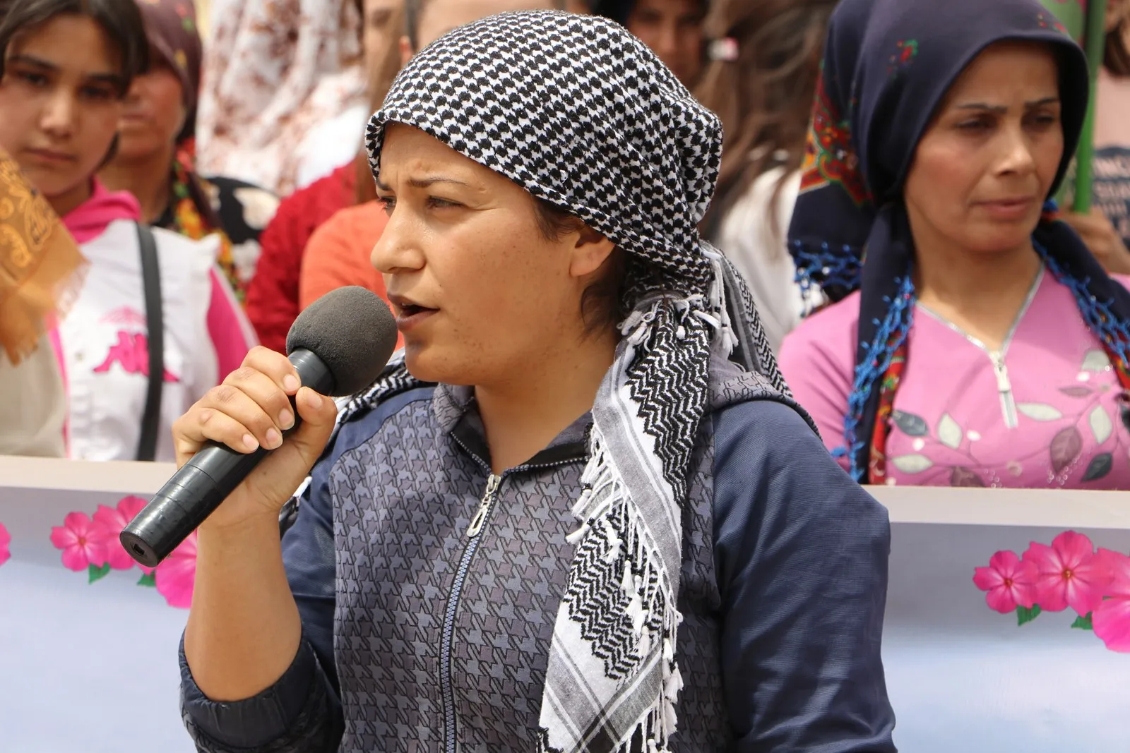 Mujeres de Afrin y Şehba: “Los crímenes y las violaciones son el resultado de una mentalidad fascista”