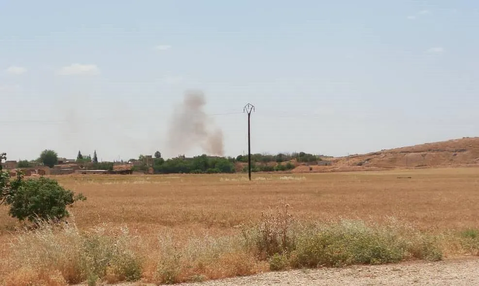 Los ocupantes turcos bombardean la aldea en Zirgan