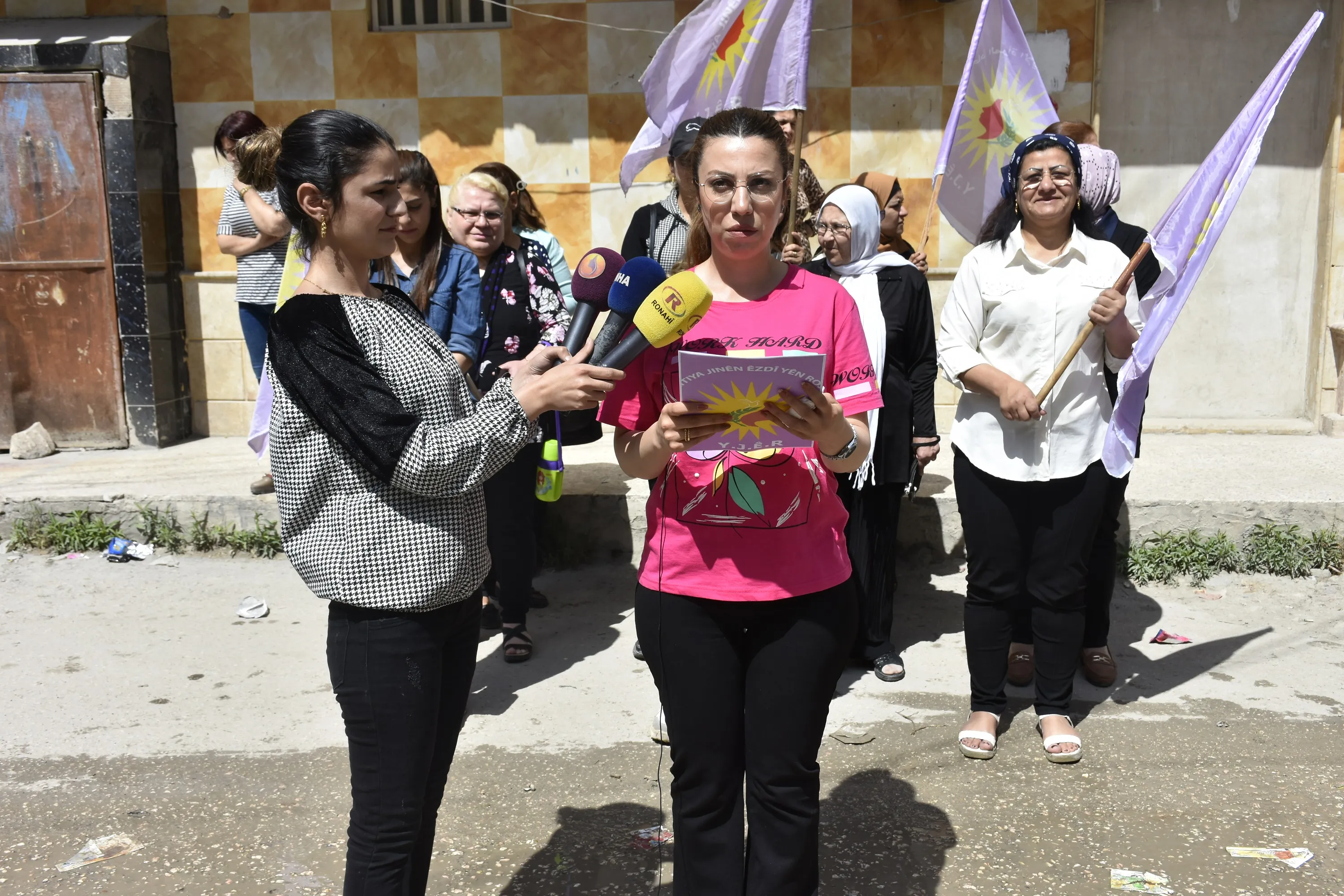 La Unión de Mujeres Yazidíes condena los intentos del ejército iraquí de rodear el campamento de Mexmûr