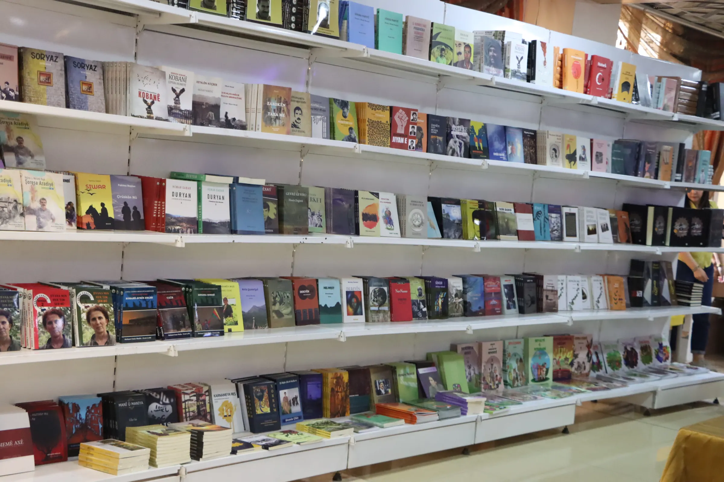 La feria del libro continúa su segundo día en Qamishlo