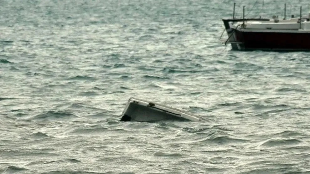 Mueren 3 refugiados en hundimiento de barco