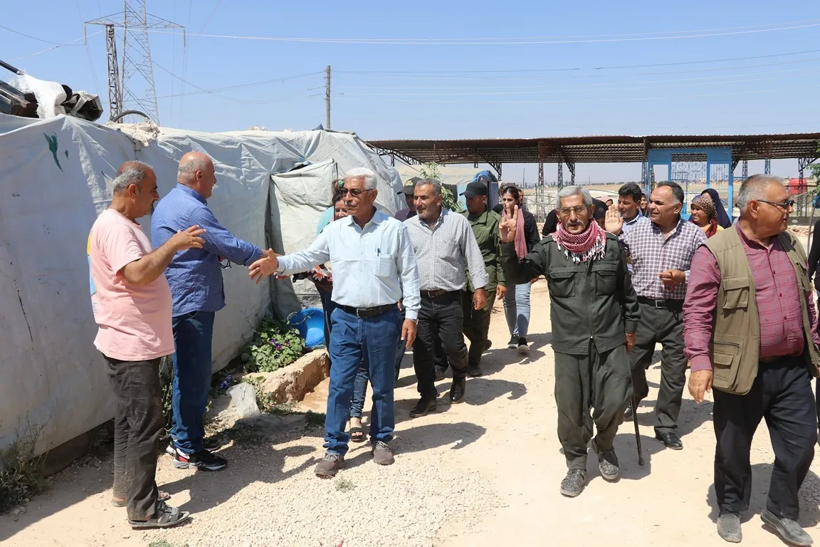 Los representantes de organizaciones civiles felicitan a refugiados por el Eid al Adha