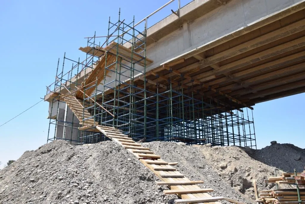 Finaliza la construcción de un nuevo puente en Raqqa
