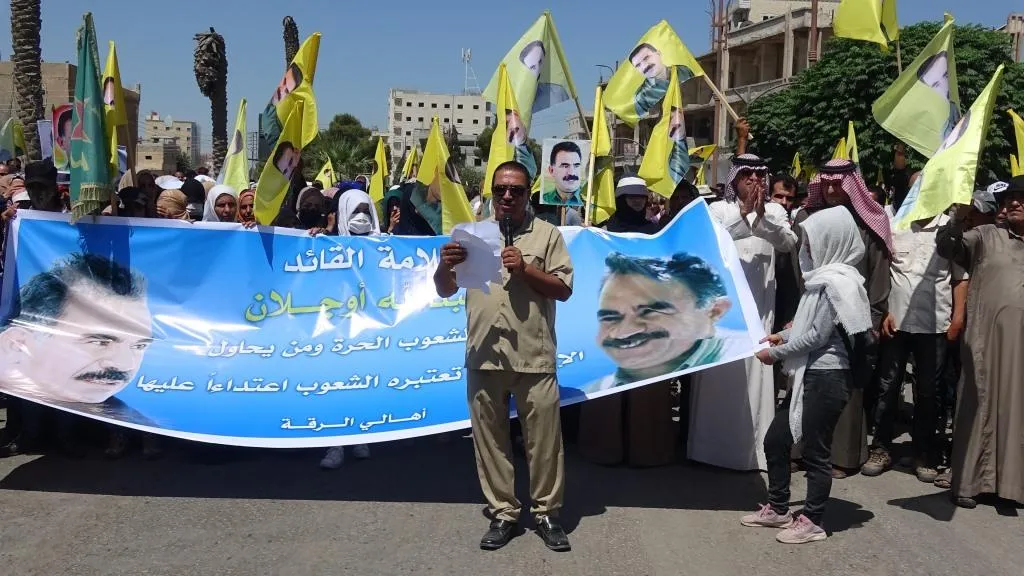 ​​​​​​​Durante dos manifestaciones: nos levantaremos contra cualquiera que intente dañar al líder Abdullah Ocalan