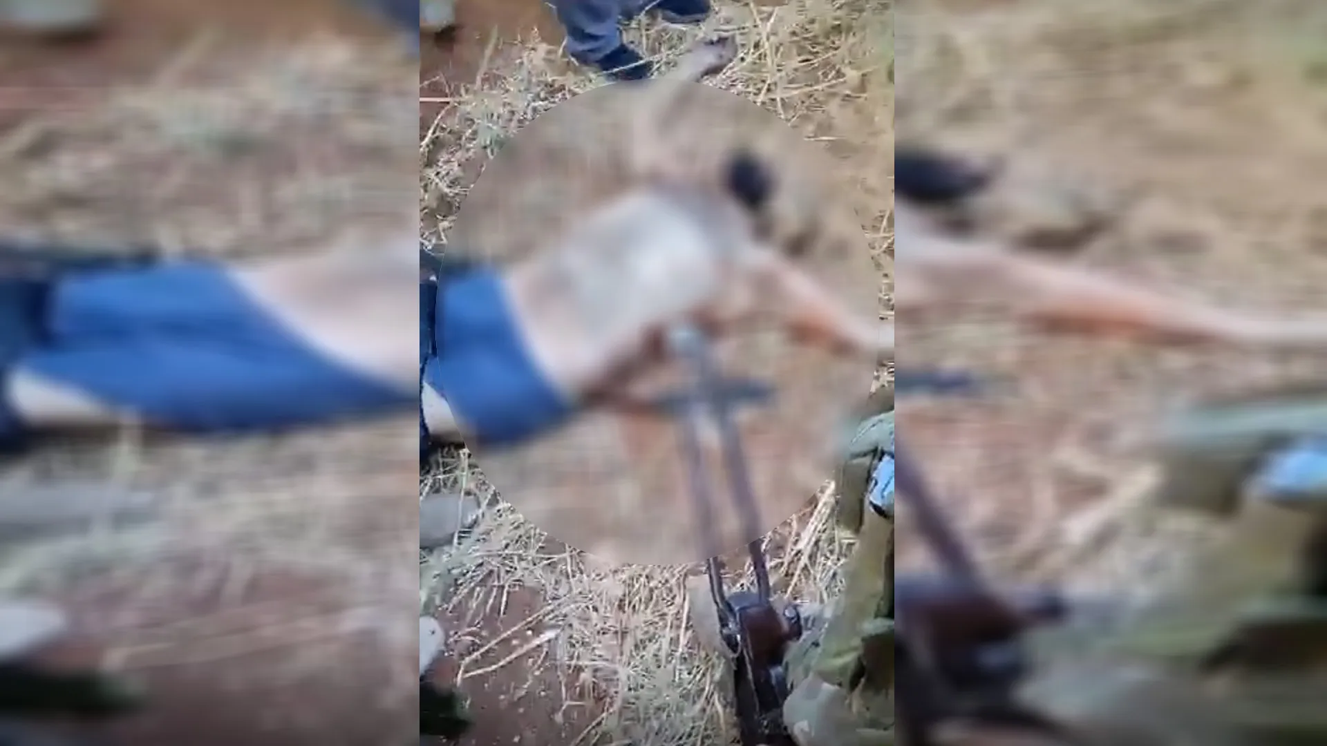 Los mercenarios turcos abusan del cadáver de un ciudadano asesinado