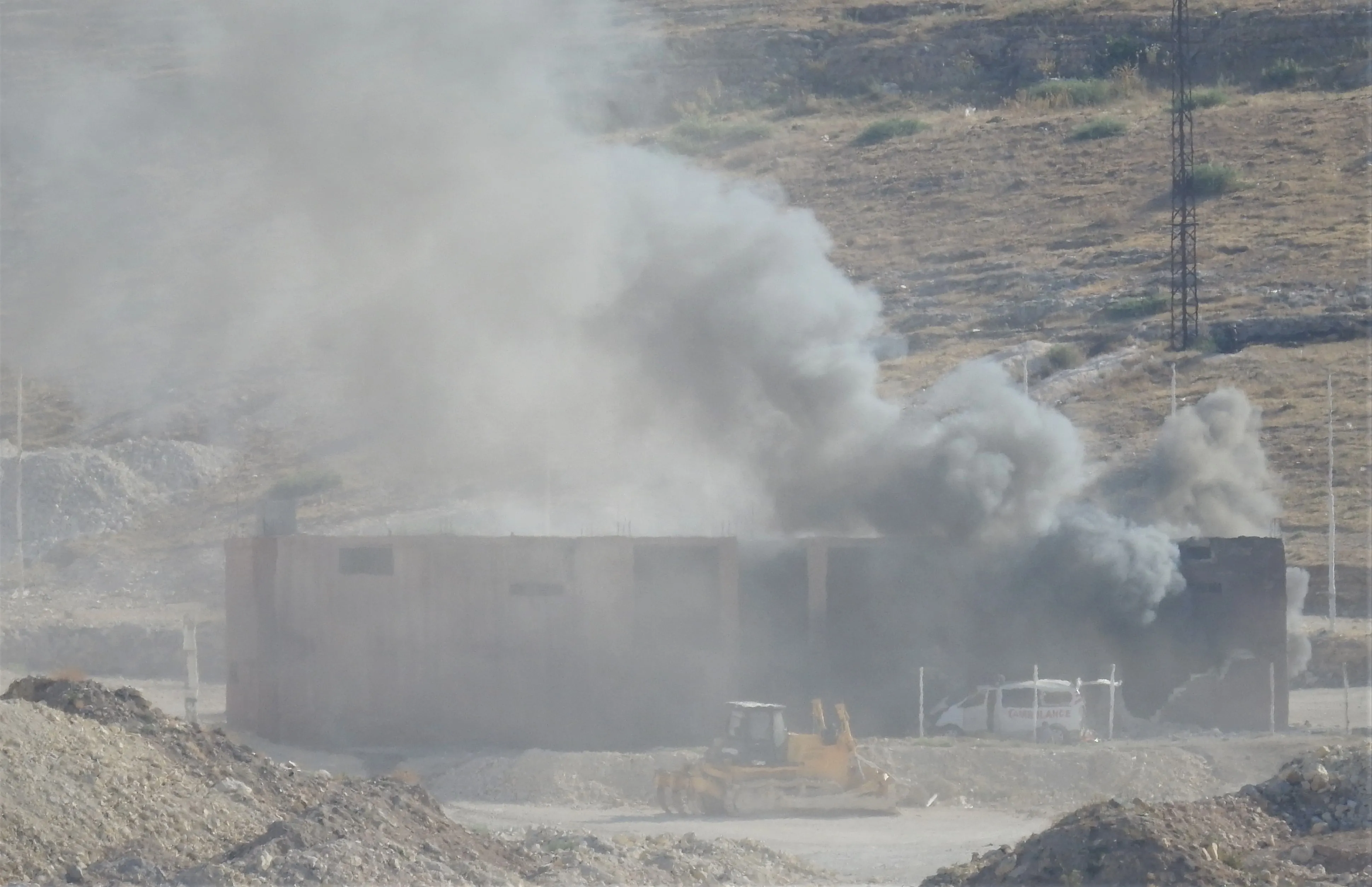 Video del bombardeo de una ambulancia del ejército turco en Kobanê