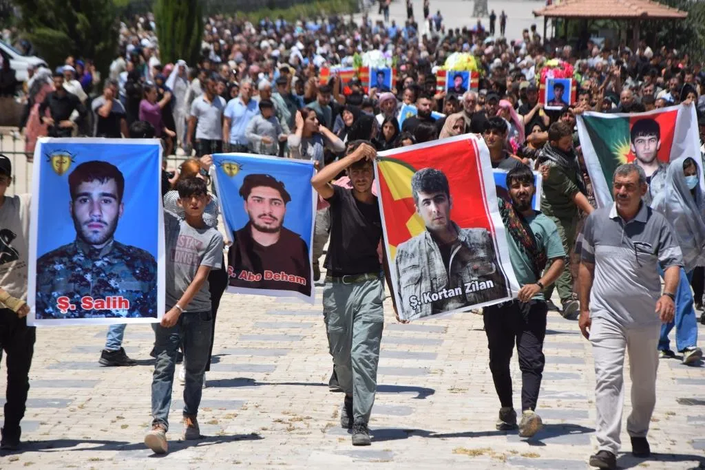 Cuatro mártires están enterrados en Kobanê