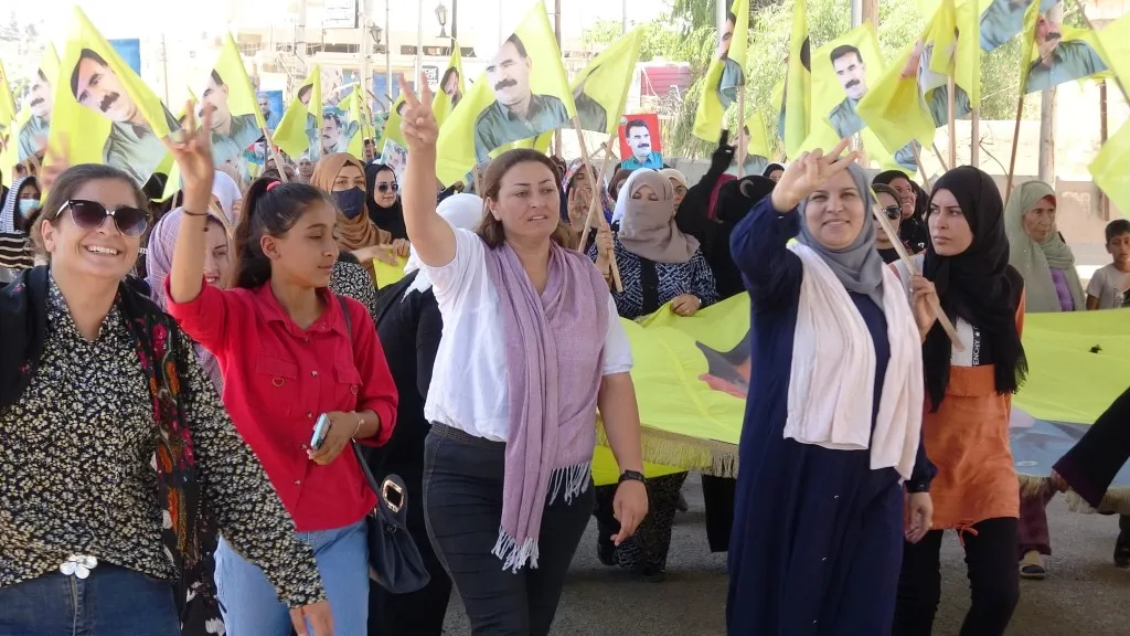 Los residentes de Ain Issa condenan las amenazas de las autoridades turcas al líder Ocalan