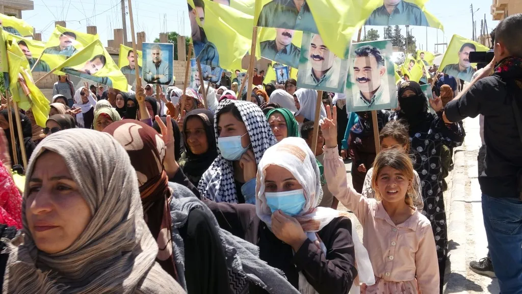Los residentes de Ain Issa condenan las amenazas de las autoridades turcas al líder Ocalan