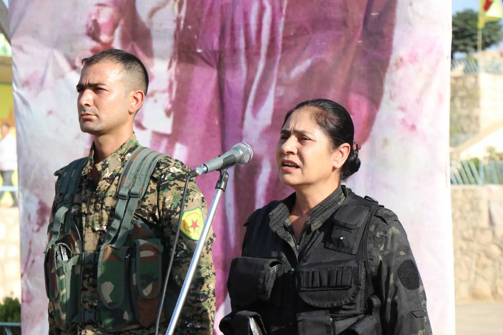 Desfile militar conmemora el salto del 15 de agosto