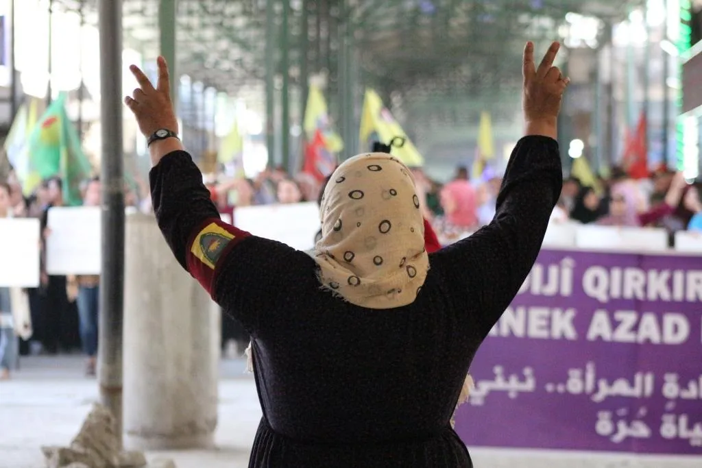 Manifestación para apoyar a las mujeres en Shingal y Afganistán