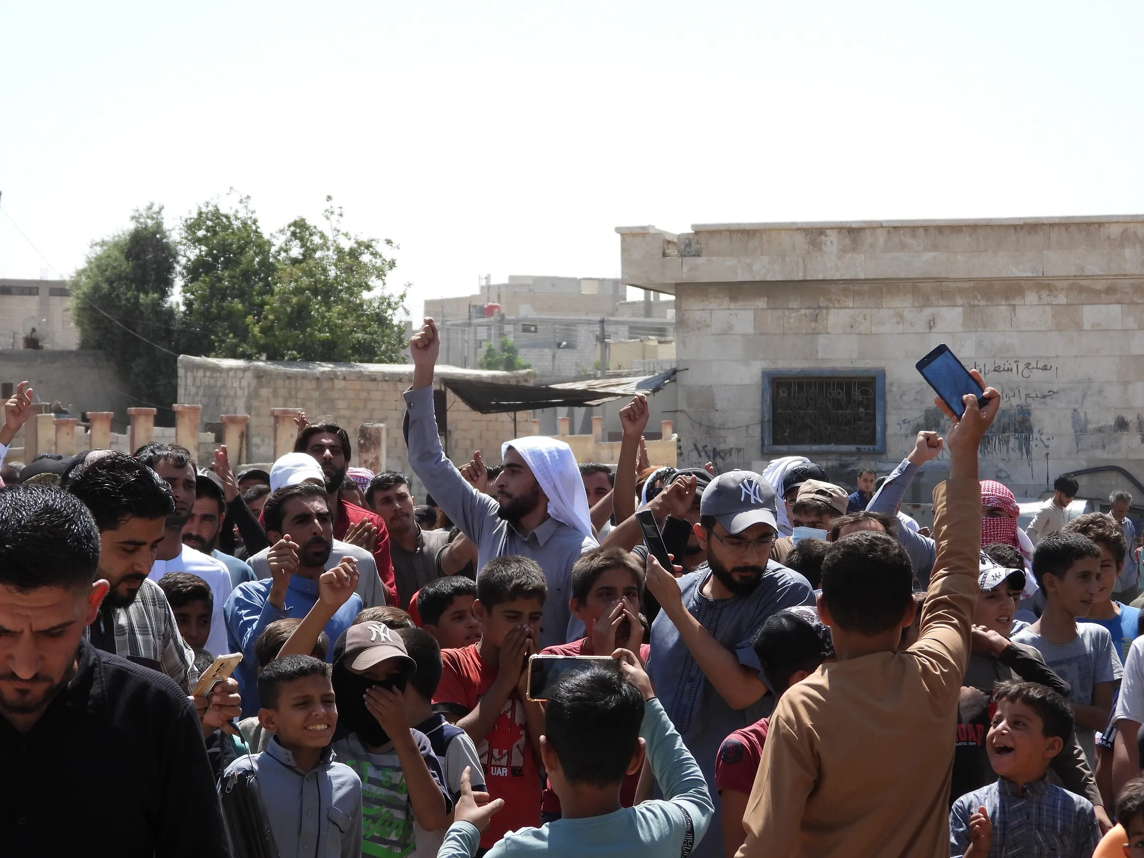 Los residentes de Raqqa y Tebqa expresan su solidaridad con el pueblo de Siwêda