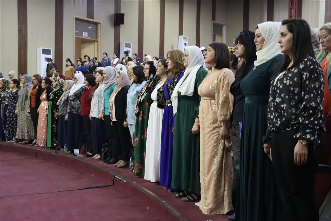 Finaliza la 2ª Conferencia de la Casa de la Mujer del Norte y Este de Siria