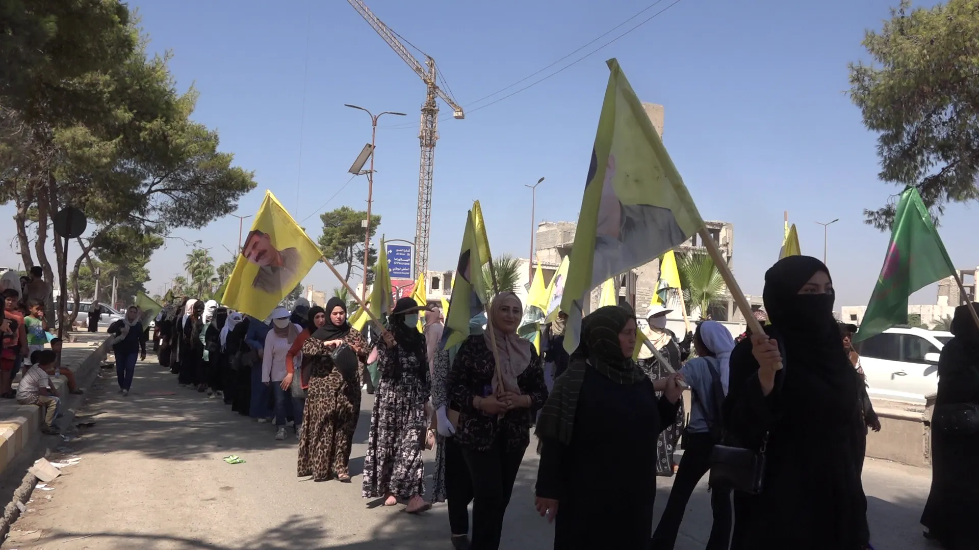 Mujeres protestan contra el aislamiento en Raqqa