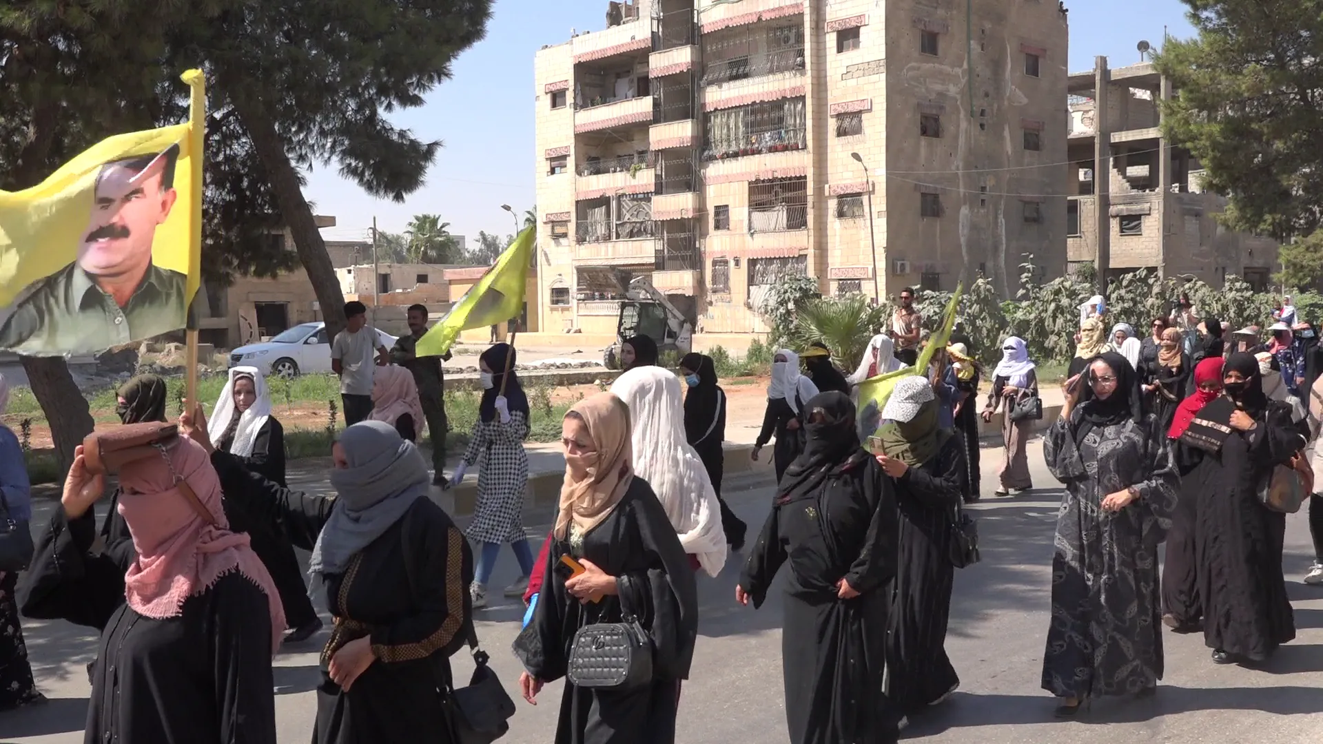 Mujeres protestan contra el aislamiento en Raqqa