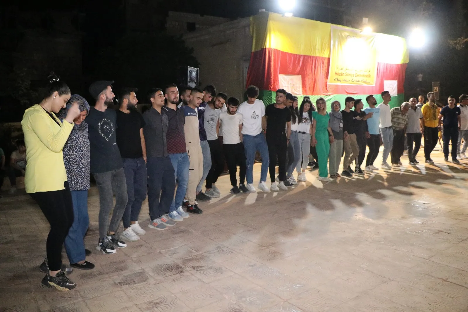 Los residentes de Alepo celebran la victoria de las SDF