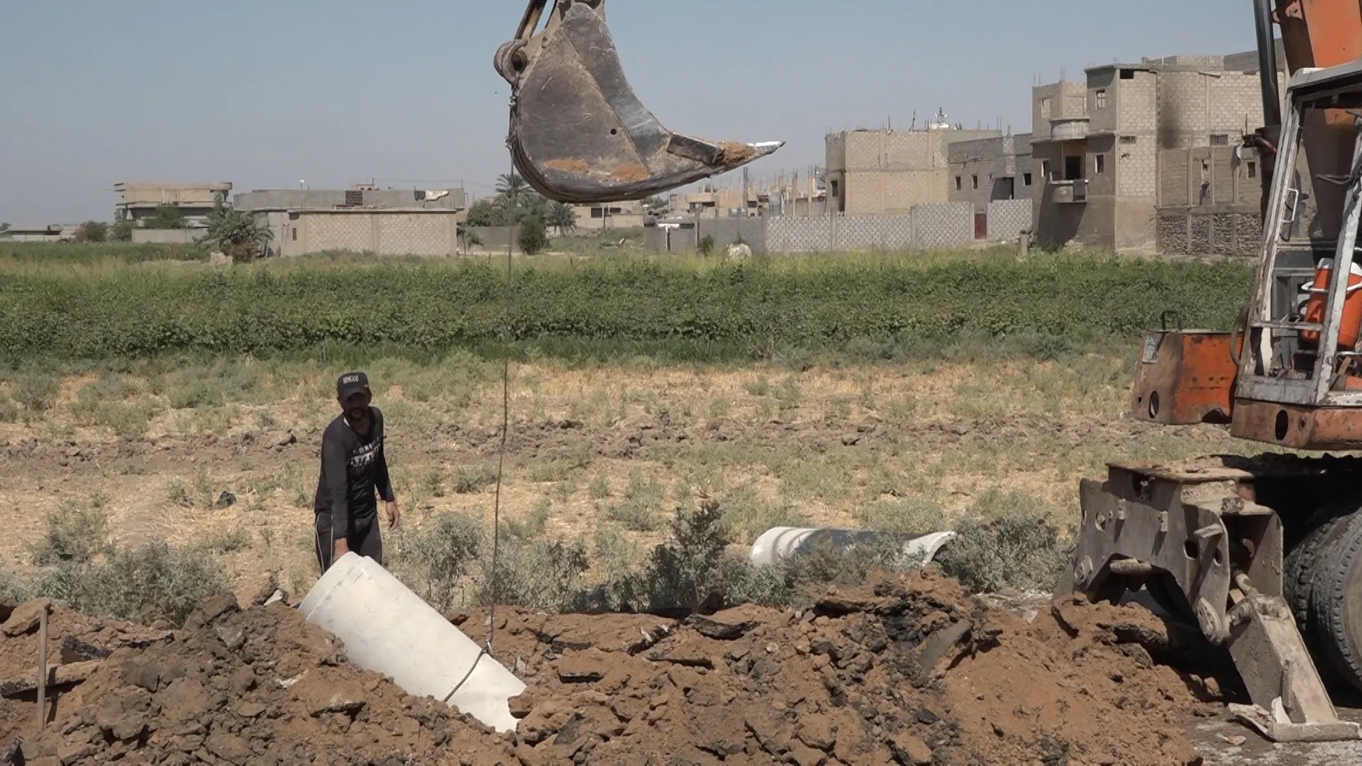 La Administración Civil Democrática de Deir ez-Zor inicia proyectos de servicios en el campo oriental