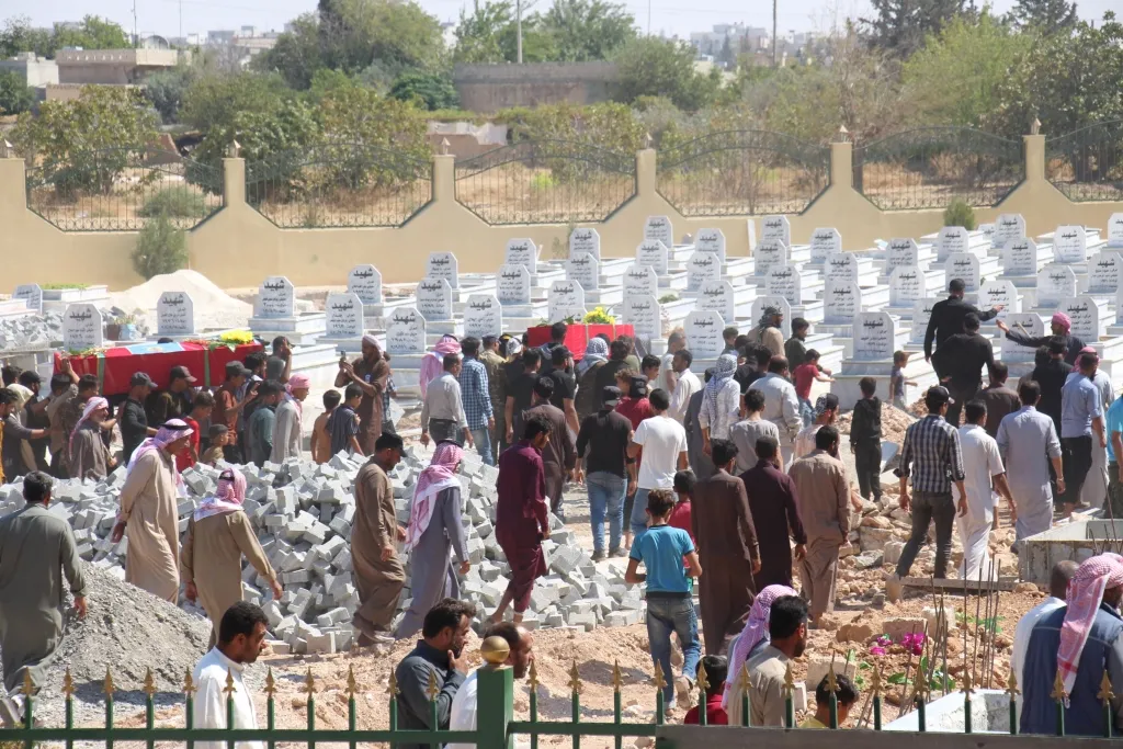 La Administración Civil de Manbij confirma que el pueblo está en una trinchera para repeler los ataques