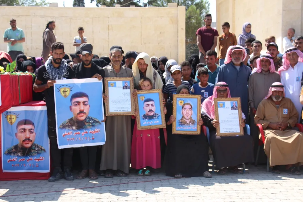 La Administración Civil de Manbij confirma que el pueblo está en una trinchera para repeler los ataques
