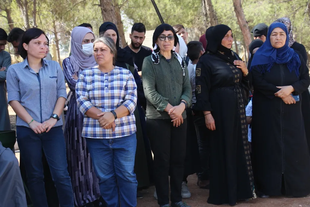 La Administración Civil de Manbij confirma que el pueblo está en una trinchera para repeler los ataques