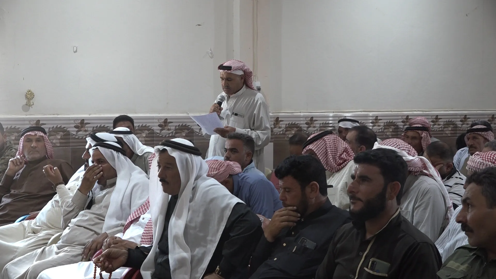 La Administración Autónoma y los residentes de Deir ez-Zor discuten la situación en la ciudad