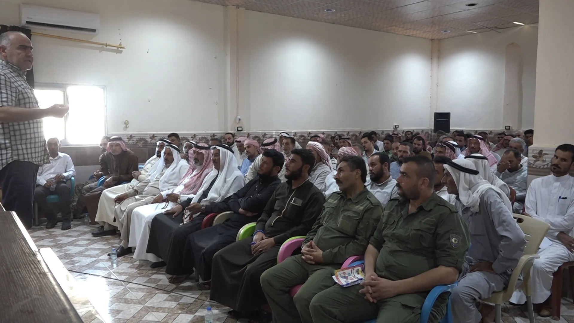 La Administración Autónoma y los residentes de Deir ez-Zor discuten la situación en la ciudad