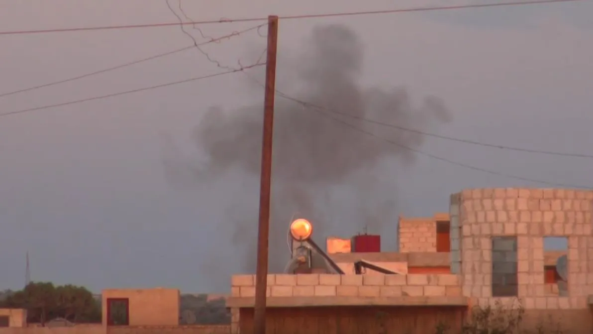 Los ocupantes turcos y sus mercenarios bombardean las aldeas de Afrin