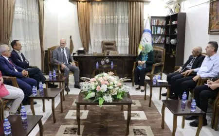 Una delegación oficial francesa visita el noreste de Siria
