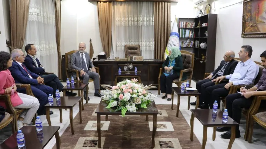 Una delegación oficial francesa visita el noreste de Siria