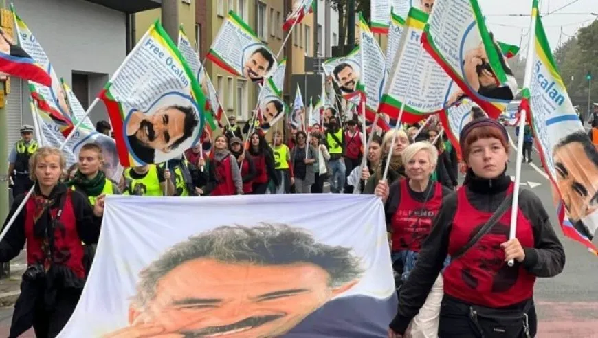 En Europa, los jóvenes organizan marchas en apoyo del líder Abdullah Ocalan