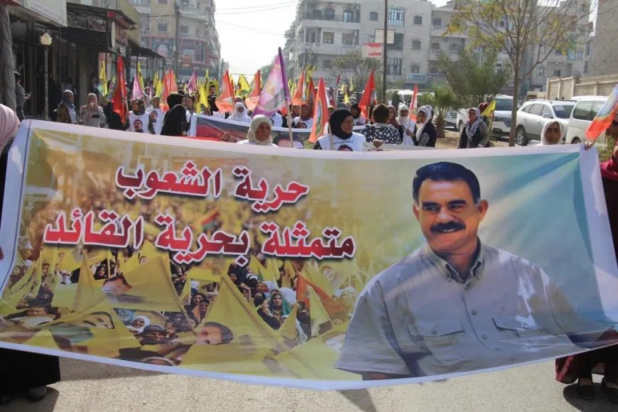 La gente de Manbij pide la libertad física del líder Ocalan