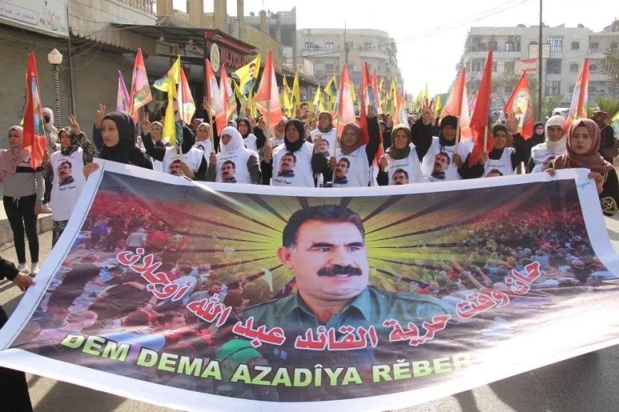 La gente de Manbij pide la libertad física del líder Ocalan