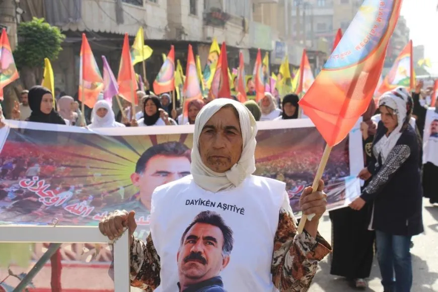 La gente de Manbij pide la libertad física del líder Ocalan