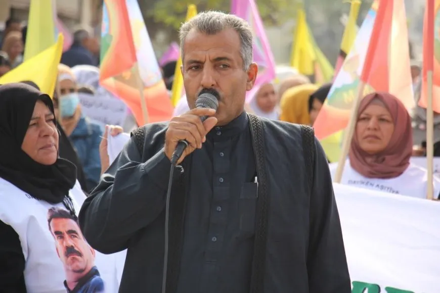 La gente de Manbij pide la libertad física del líder Ocalan
