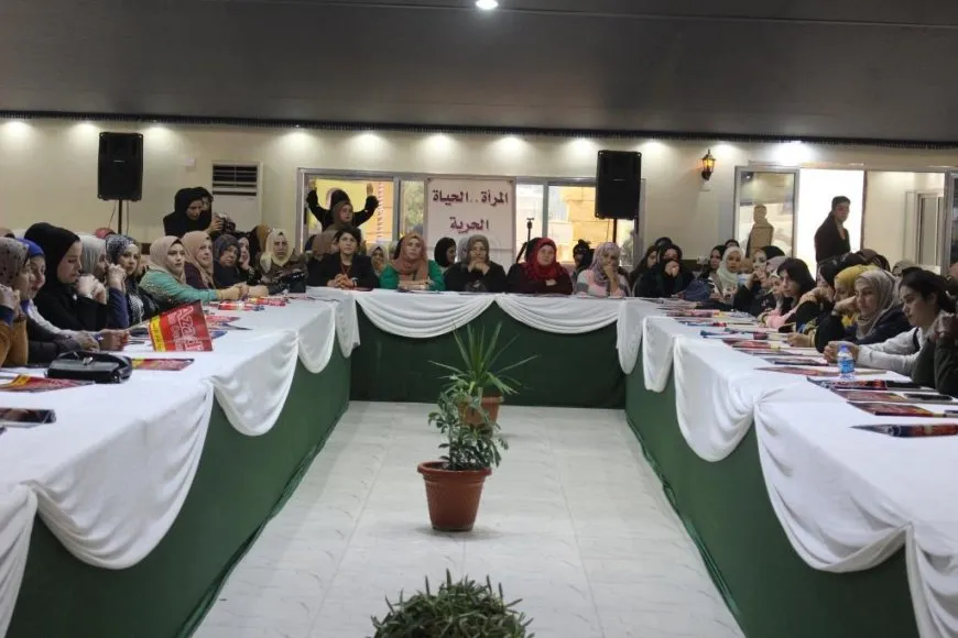 Empieza el foro de diálogo en Raqqa con la participación de 250 personalidades feministas