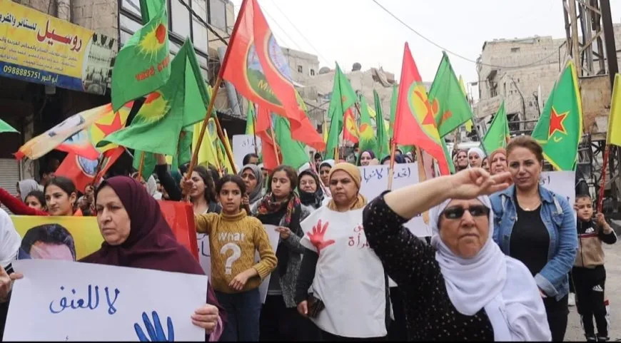 Kongra Star se manifiesta en Damasco con motivo del Día Internacional de la Eliminación de la Violencia contra la Mujer