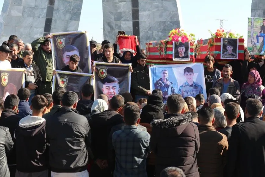 Dos luchadores por la libertad enterrados en Kobanê