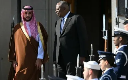 Los ministros de Defensa sauditas y estadounidenses discuten las amenazas hutíes