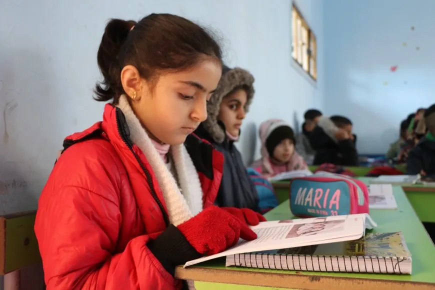  El sufrimiento de estudiantes sigue en las escuelas de Sheikh Maqsoud por el frío y el asedio