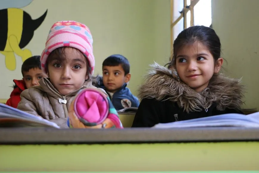  El sufrimiento de estudiantes sigue en las escuelas de Sheikh Maqsoud por el frío y el asedio