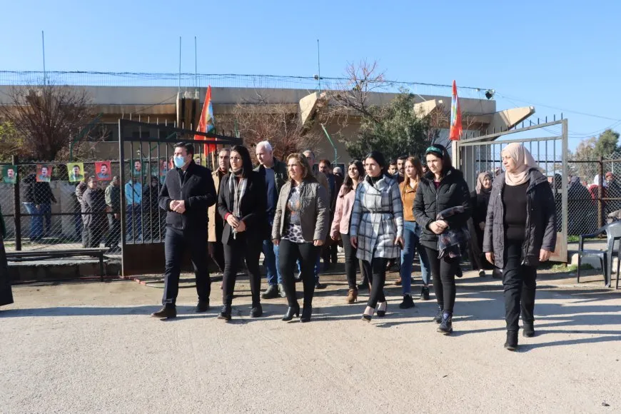 El pueblo de Qamishlo ofrece sus condolencias a las familias de los mártires por los ataques turcos